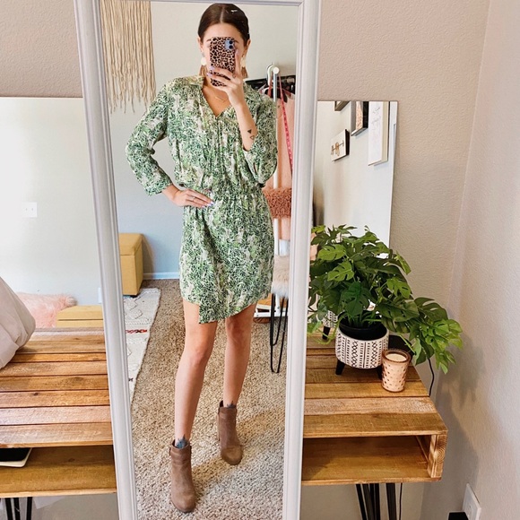 CAbi Dresses & Skirts - 🦋3/$50 CAbi Tropical Leaf Print Dress